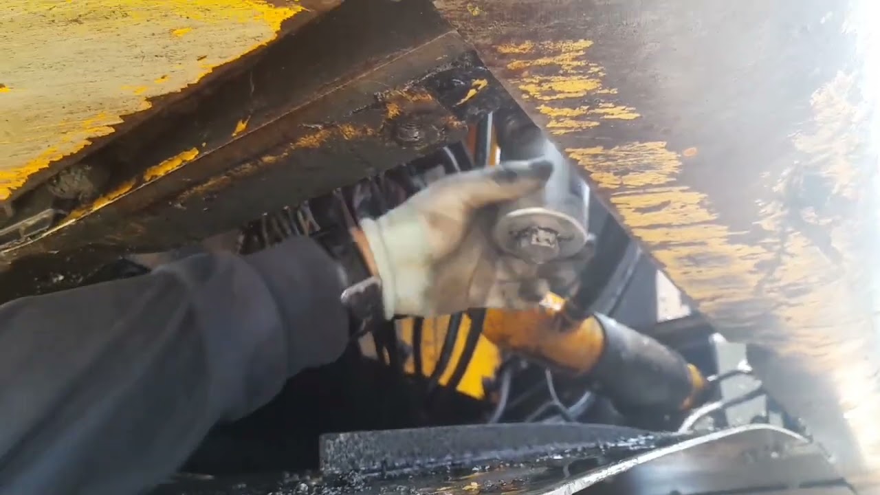 Hyundai 210LC-7H Change Oil