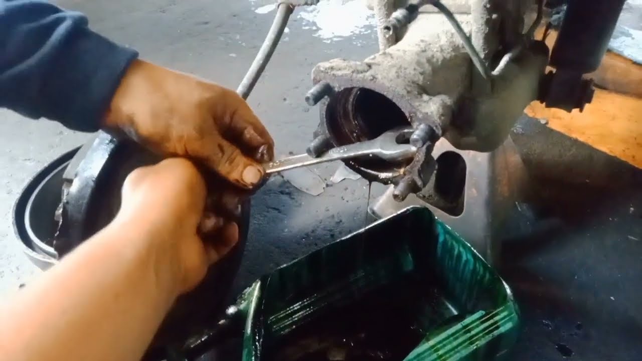 TOYOTA TAMARAW FX REPLACING NEW AXLE BEARING&AXLE OIL SEAL
