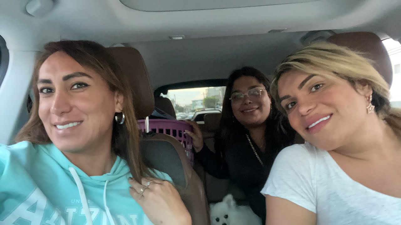Dando la vuelta con Wendy y Evelin ( a la lavandería)