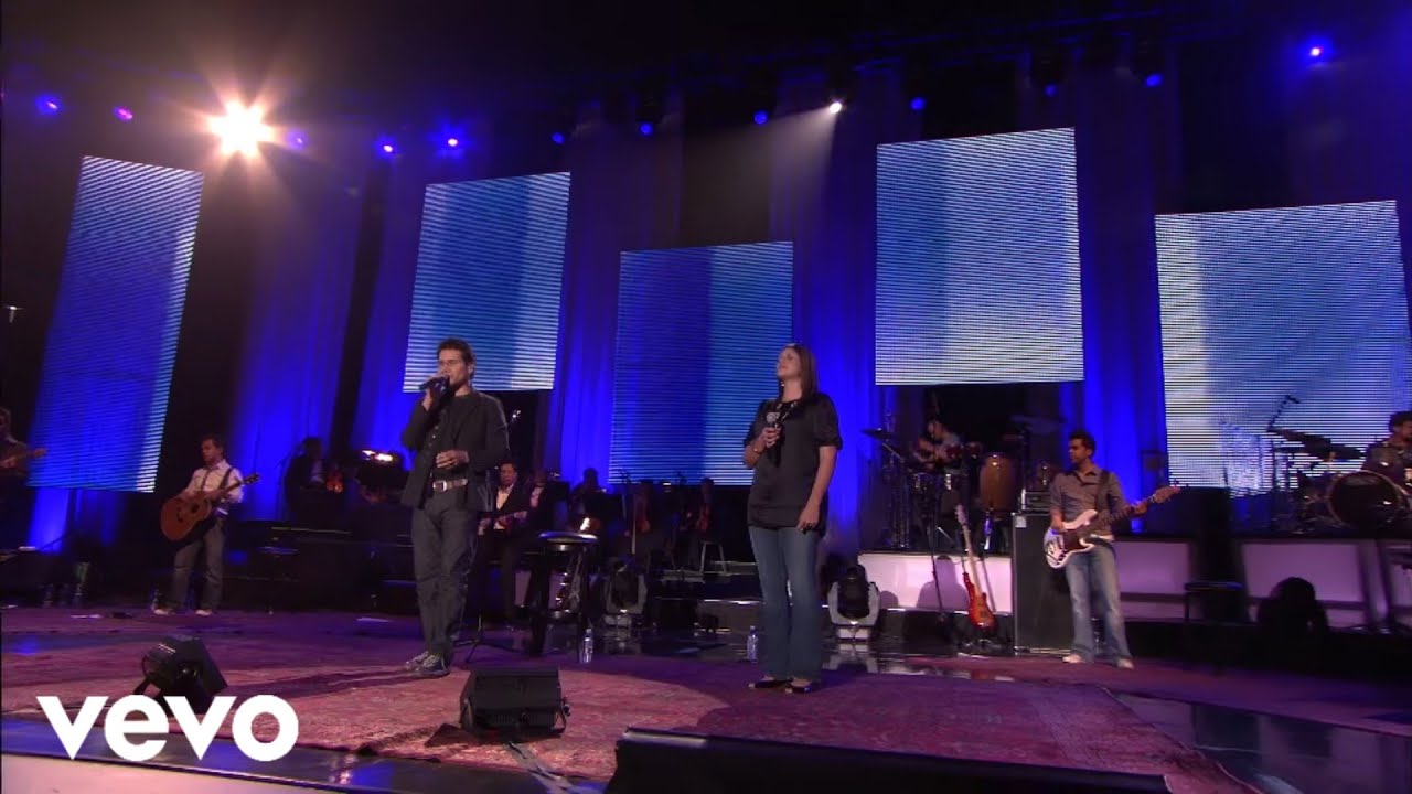 Jes&uacute;s Adrian Romero - T&uacute; Est&aacute;s Aqu&iacute; (Feat. Marcela G&aacute;ndara) [En Vivo]