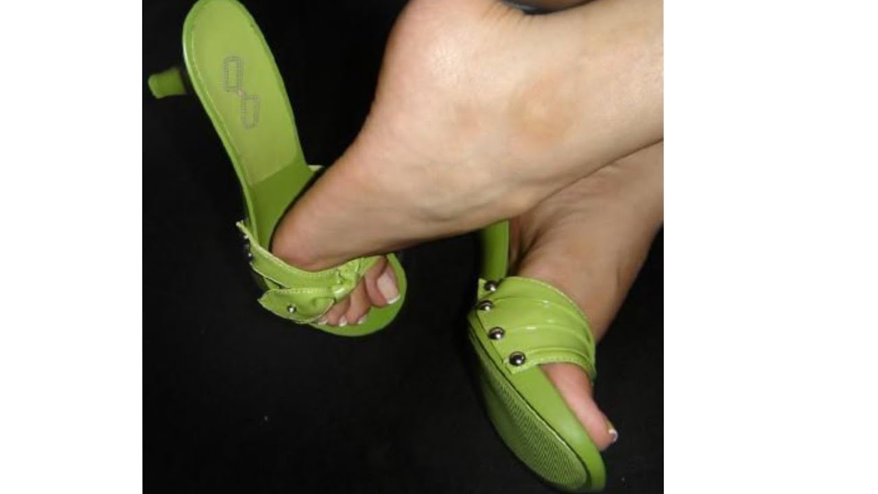 Adorable collection of high heel mule sandals for ladies #highheelmules #mulesandals #muleshoes.