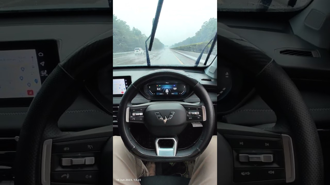ADAS Wuling Alvez di TOL Saat Hujan