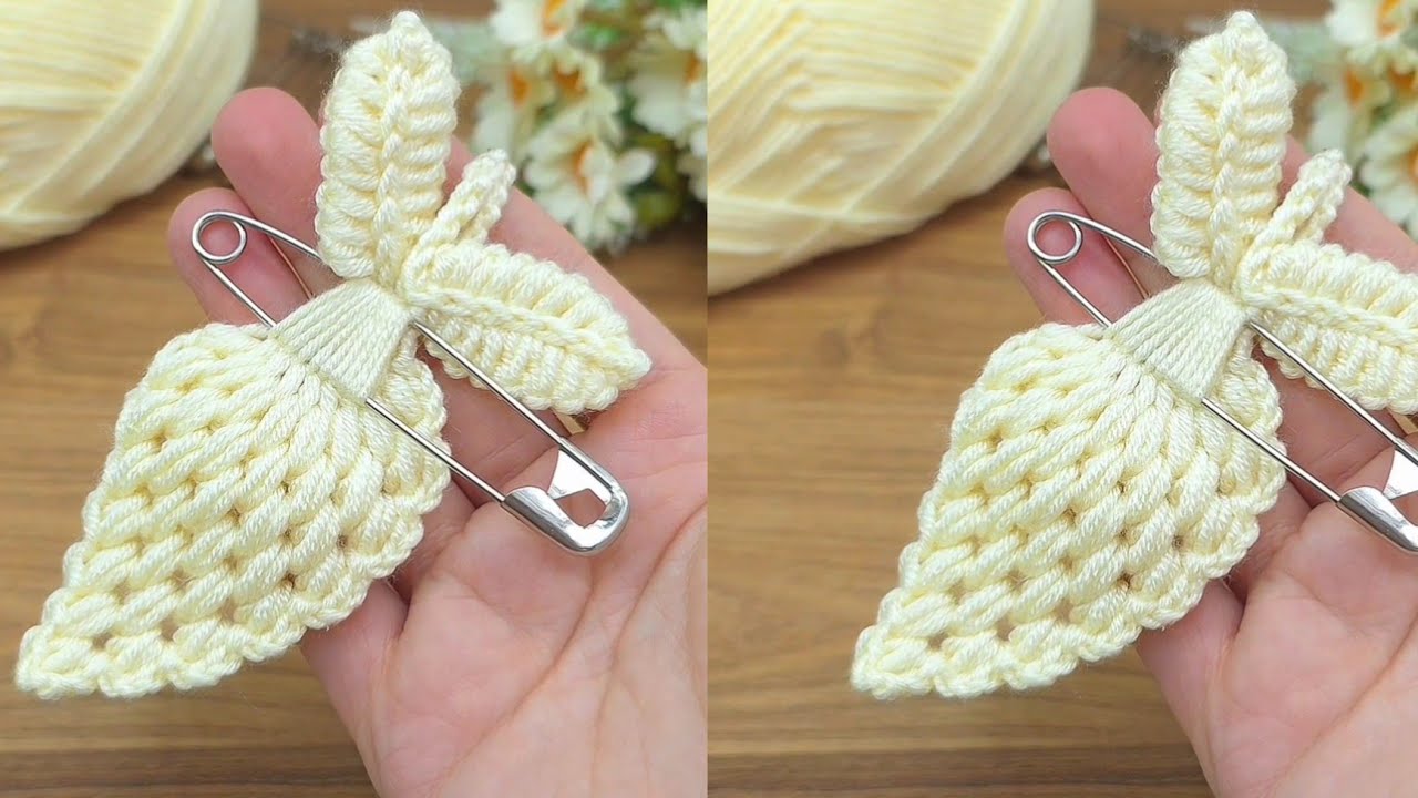 wow!! very easy crochet strawberry keychain model expression on fork needle #crochet #knitting