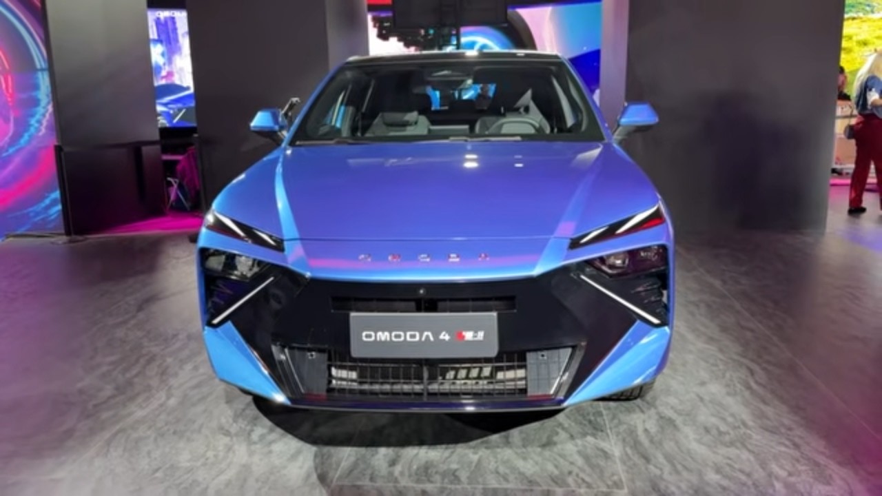 New 2027 Omoda 4 &ndash; 224HP Hybrid Crossover Walkaround at Paris Motor Show