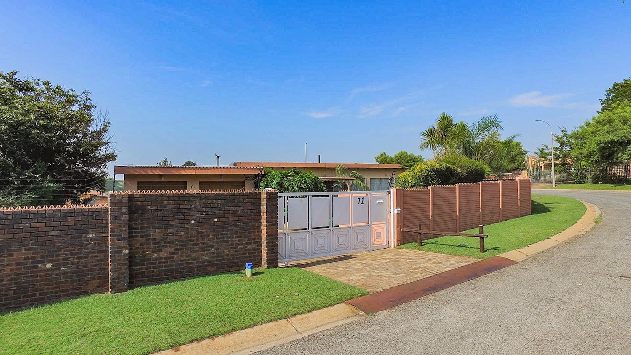 3 Bedroom House for sale in Gauteng | Johannesburg | Roodepoort | Witpoortjie | 71 Bata |