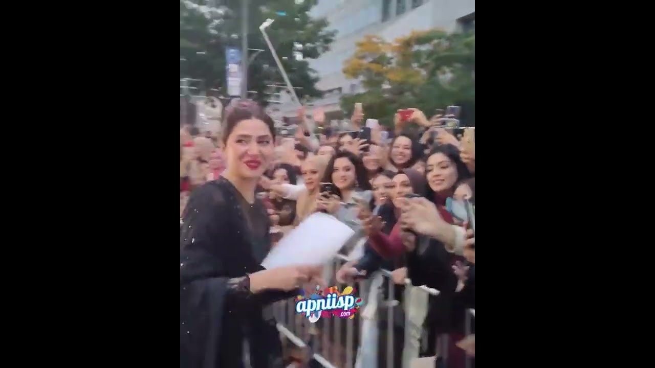 Superstar #mahirakhan  arrives at #HumAwards in #Canada ✨#mahira #8thhumawards #toronto