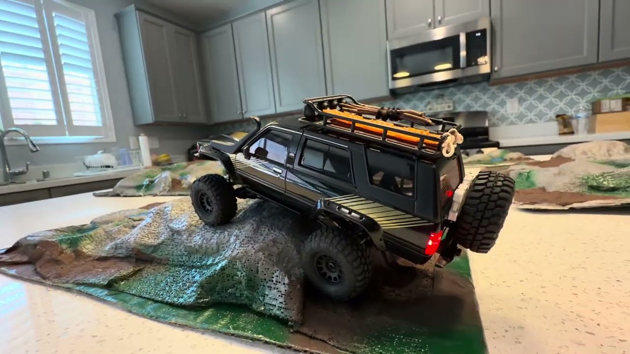 I made some indoor obstacles for crawling#kyoshominiz #axial#scx30#indoorcrawling