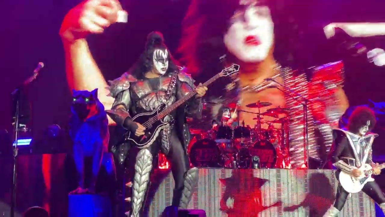 Kiss - detroit rock city live 4K quality, Lyon (France) 27//06/2023, vue fosse, from the pit