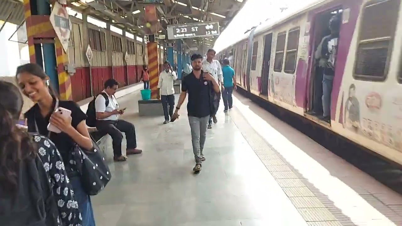लोकल ट्रेन का सफर मुंबई 