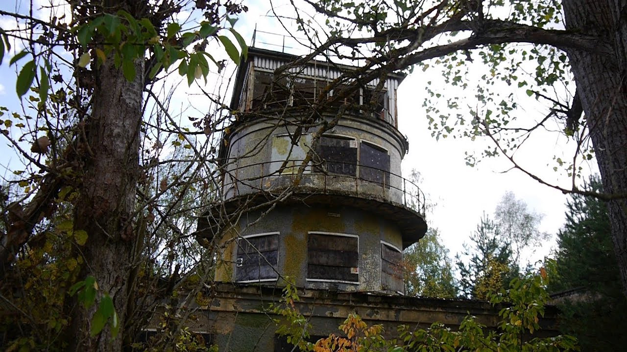 VERLASSENER FLUGPLATZ - VOM WACHSCHUTZ ERWISCHT!