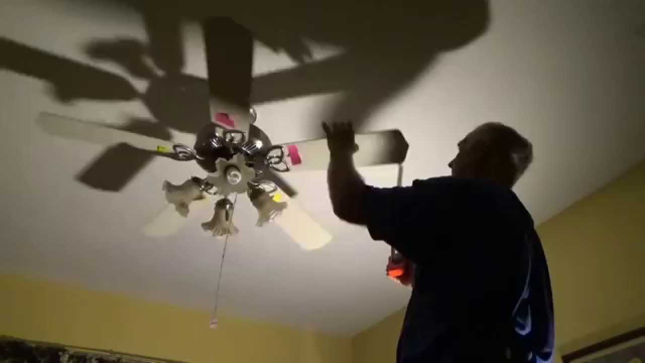 how to Balance  a ceiling fan. Balancing a ceiling fan