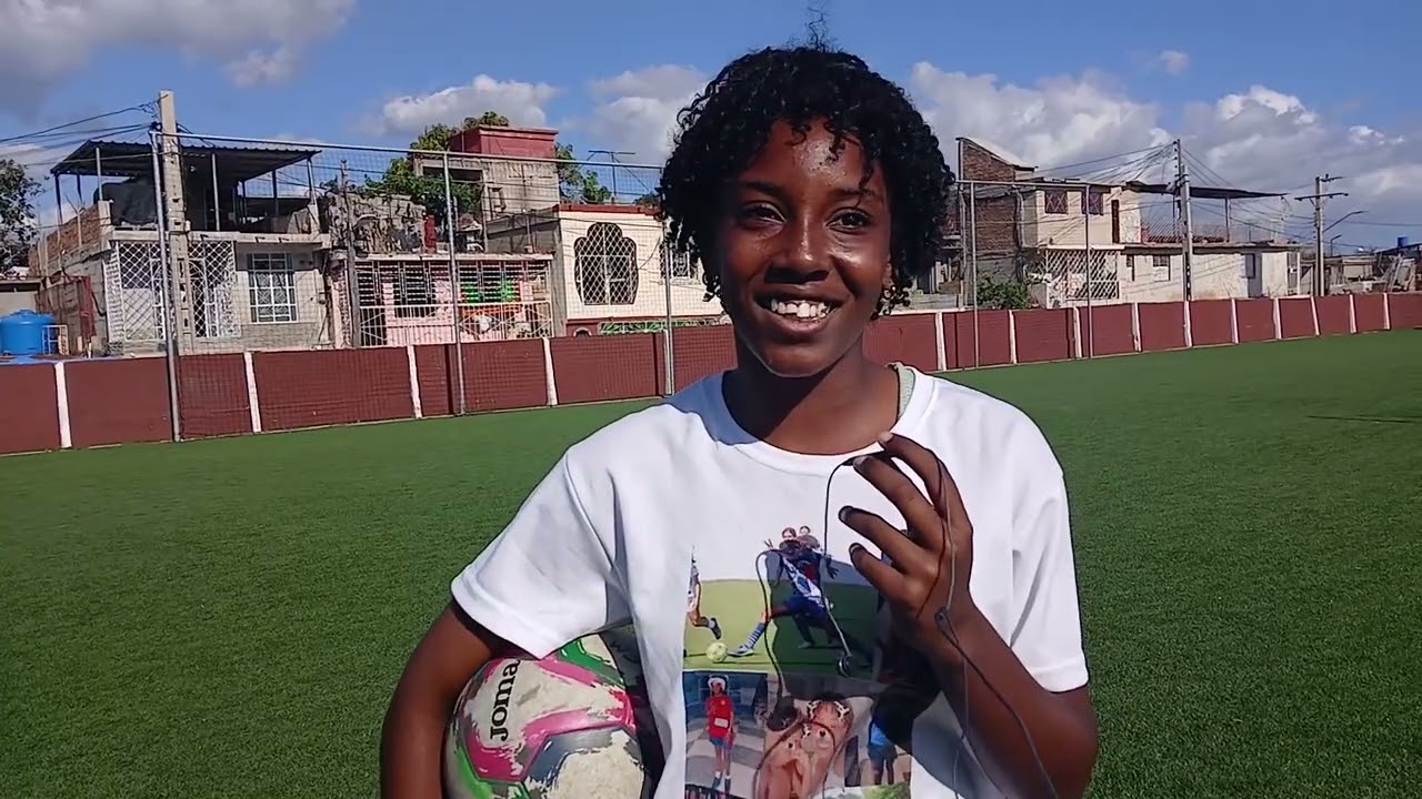 Yoesmaida Isaac y su amor familiar por el #fútbol....#Santiago deCuba