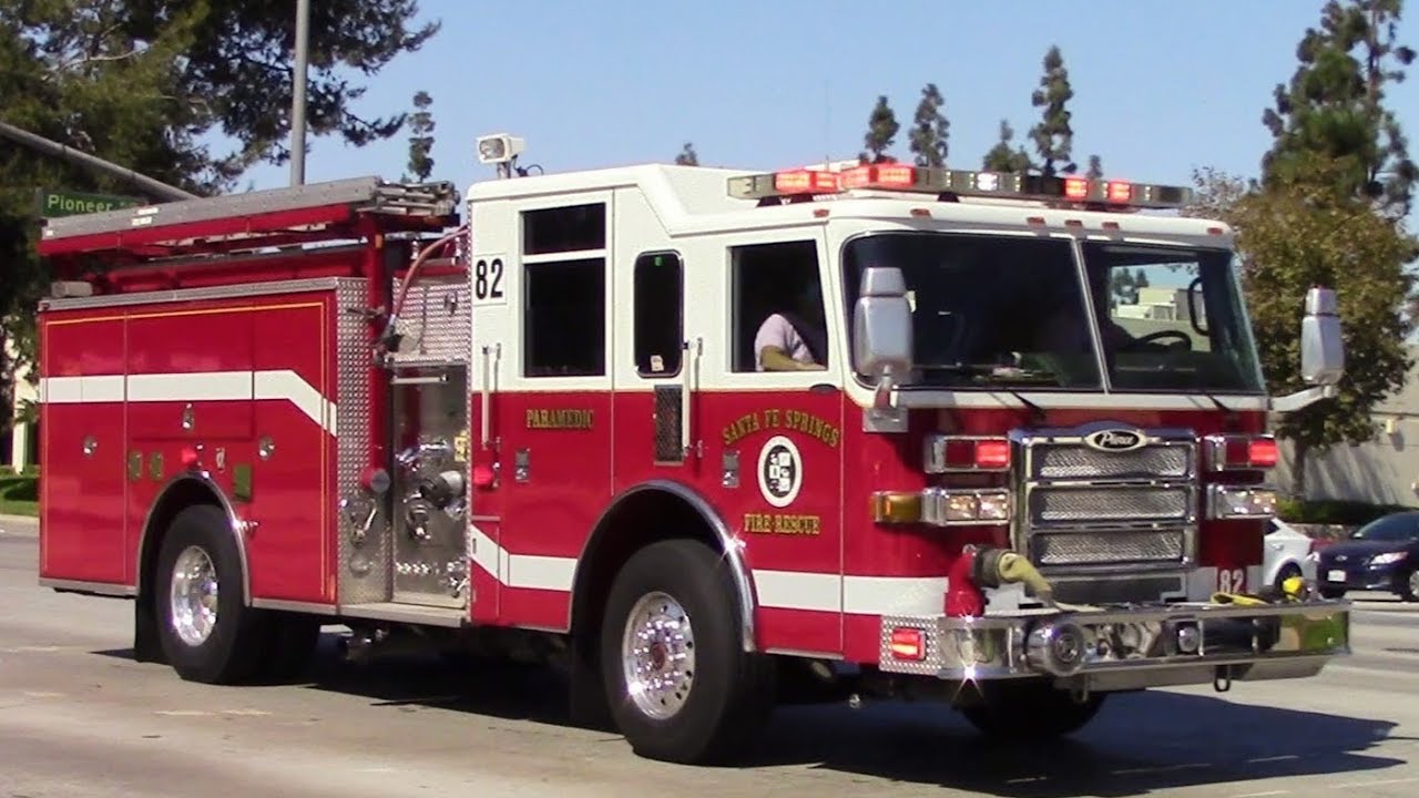 Santa Fe Springs Fire Rescue Engine 82 Responding