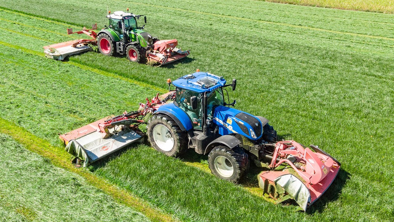 2021 | Mowing Grass for Silage with 3 Triples | Fendt 724 - New Holland T7.230 | Nikkels