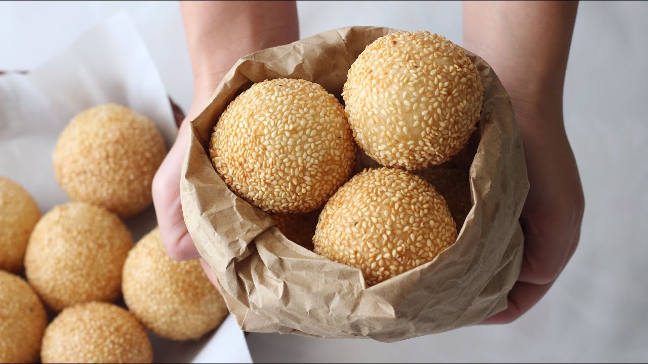 Sesame Balls Recipe with Mung Bean (Banh Cam Nhan Dau Xanh) Banh Ran