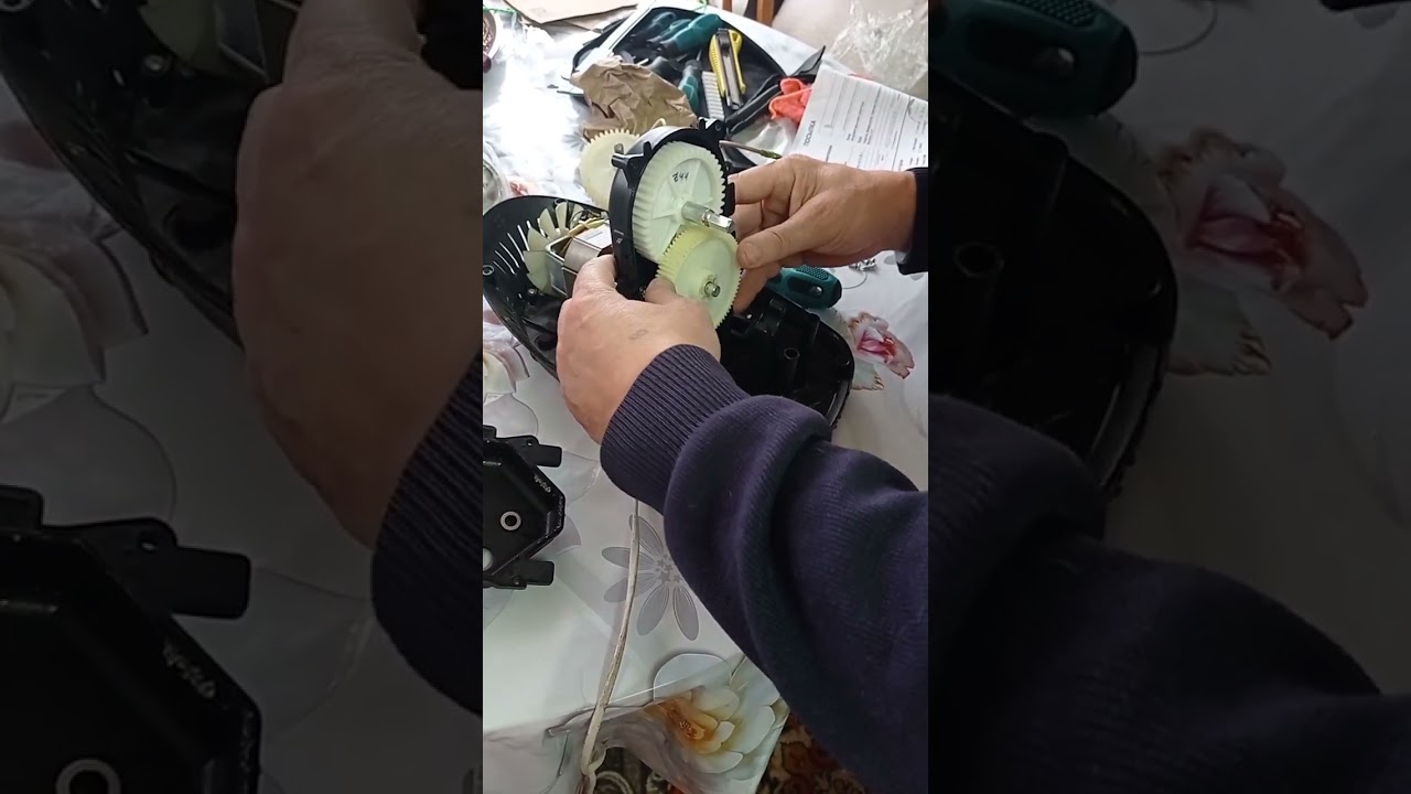 мясорубка POLARIS. Лопнула шестерёнка. Ремонт    POLARIS meat grinder. A gear snapped. Repair