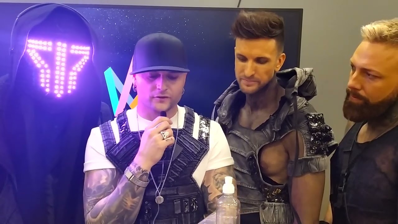 Smash Into Pieces sångare Chris Adam  berättar här hur han övervann sin depression
