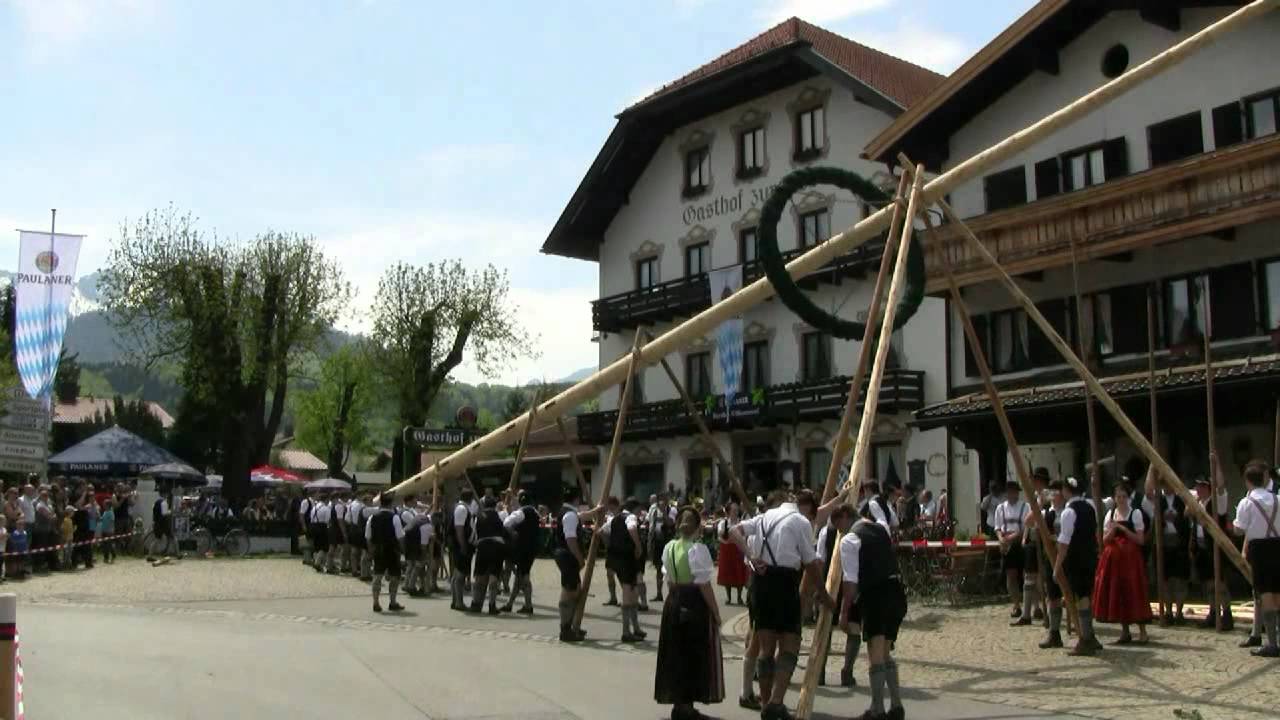 Maibaumaufstellen in Bergen 2012.mp4