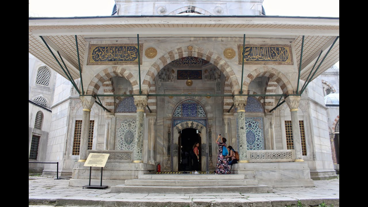 Ayasofya Camiinin bahçesinde yatan beş Osmanlı padişahı hangileridir?