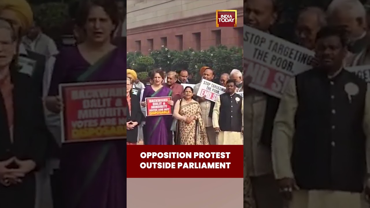 Parliament Session: Opposition Protest Outside Parliament | Protest Over SIR | Opposition vs Center