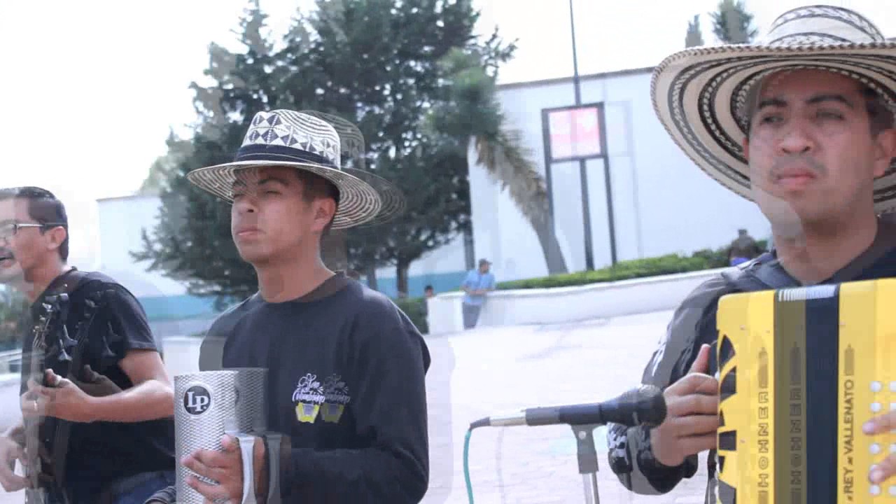 Son Colombiano.- Con leche materna