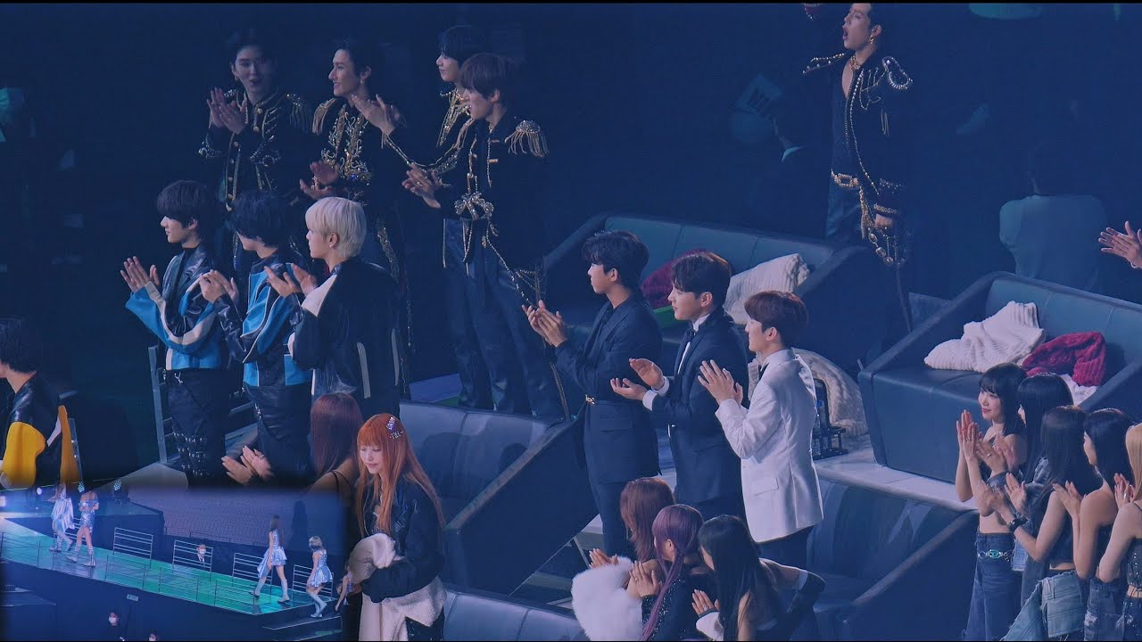 아이브(IVE) 수상을 끝까지 축하해주는 몬스타엑스(MONSTA X) Reaction@221126 MMA 멜론뮤직어워드 직캠/Fancam