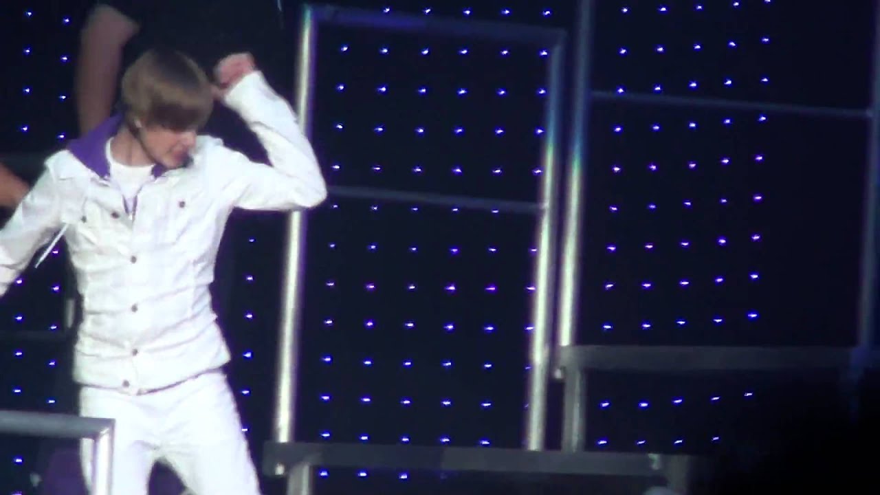 justin bieber-BIGGER-concert-live