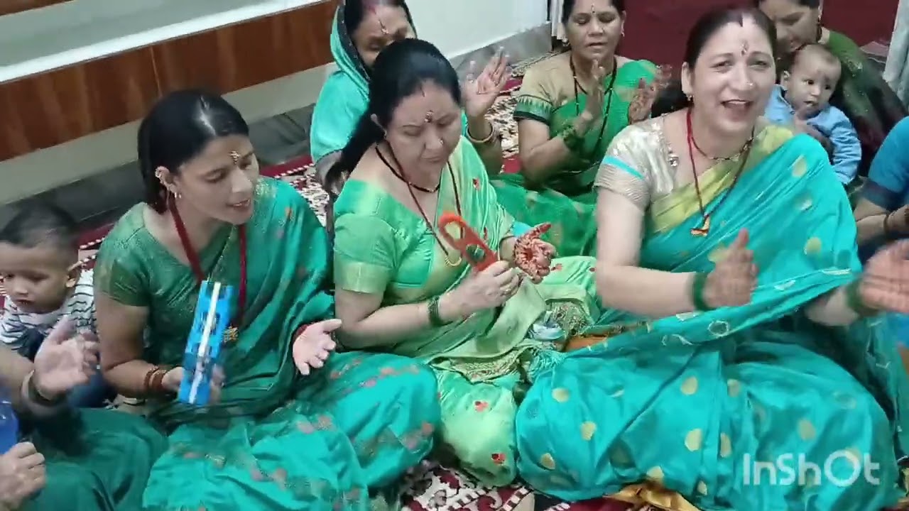 जन्मदिन के उपलक्ष में पडोस मे थे किॅतन  तो आप लोग भी अपना आशिर्वाद देना बच्चे को।