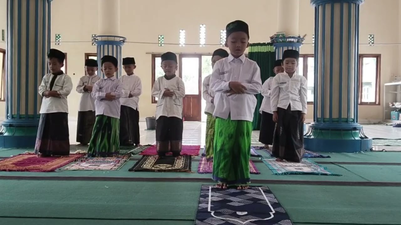 Penampilan Praktik Shalat RA Assalimiyah