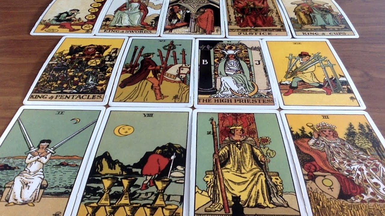 TAURUS SOULMATE *BIG DECISIONS!* August 2020 ❤️ 🥰  Psychic Tarot Card Charms Zodiac Love Reading