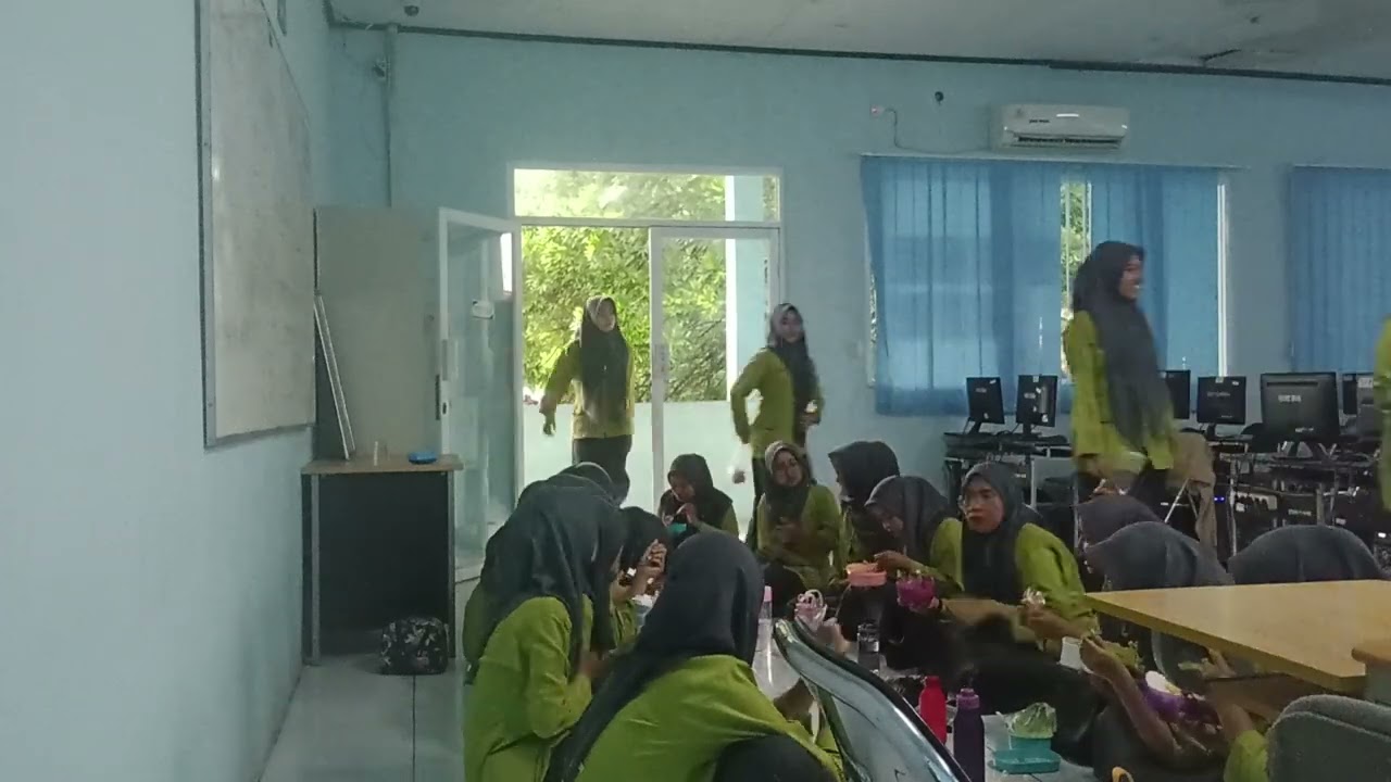 Mabar alias makan bareng with XII MP 2 😜🔥