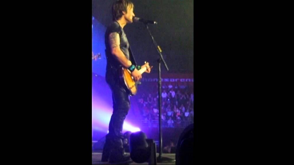 Keith Urban Dedicating song to Nicole Kidman Sydney 2014