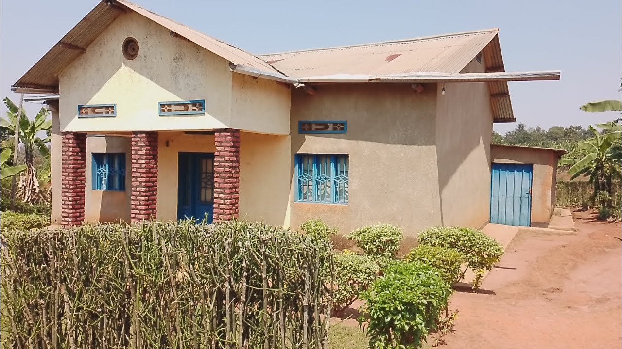 INZU IGURISHWA RWAMAGANA karenge kwisoko iragurishwa 12m 0738976017