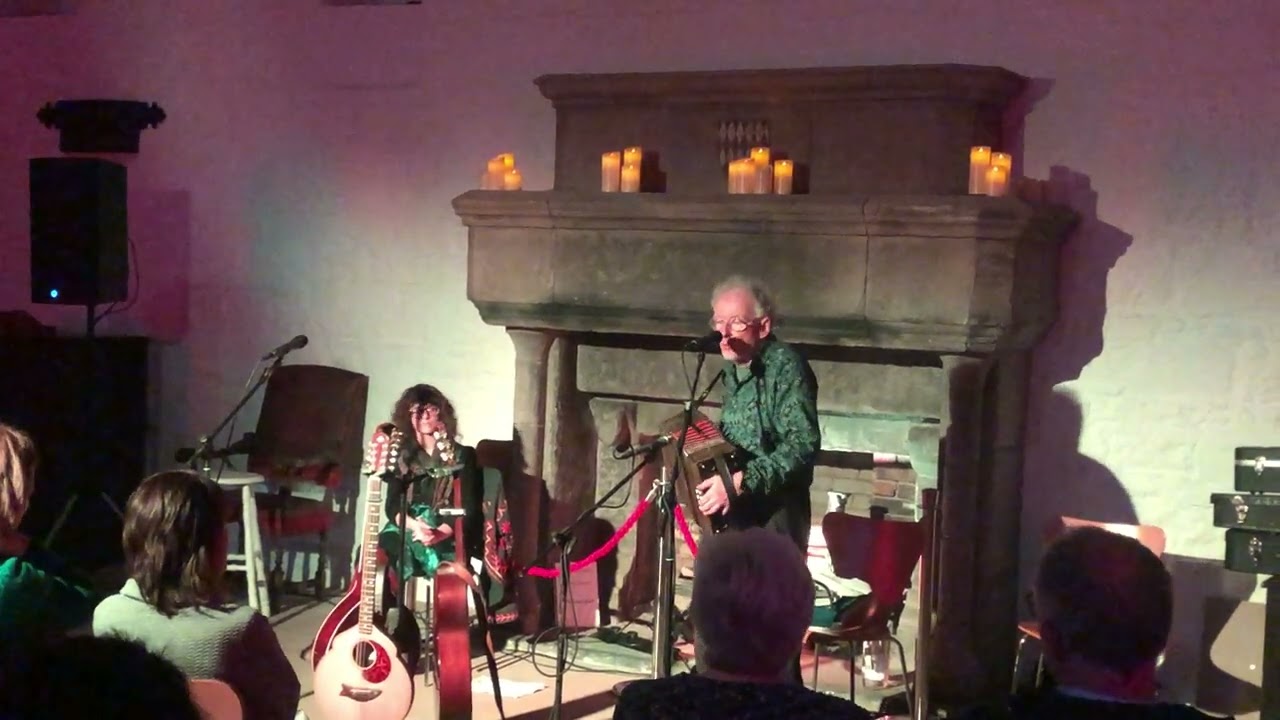 Jimmy Crowley live @ Cahir Castle. Boozing🎶