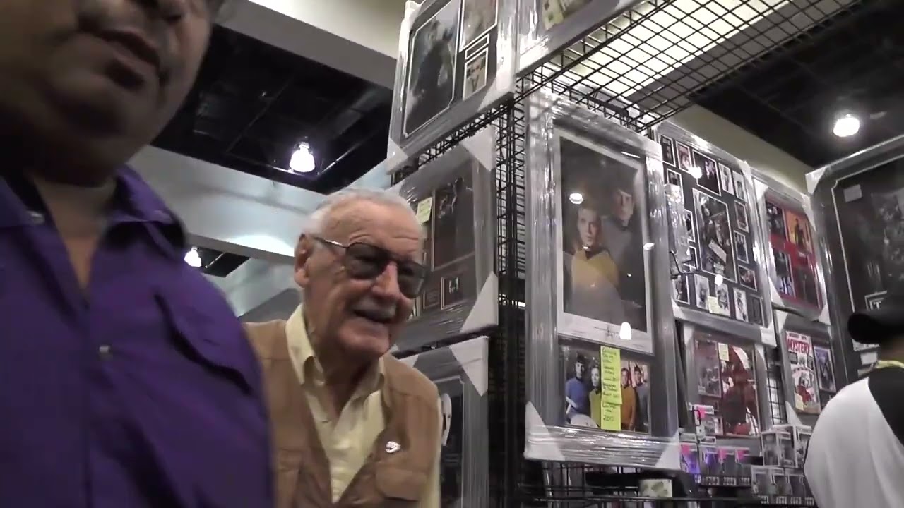 little video of videos and pictures from comic con days pre pandemic .