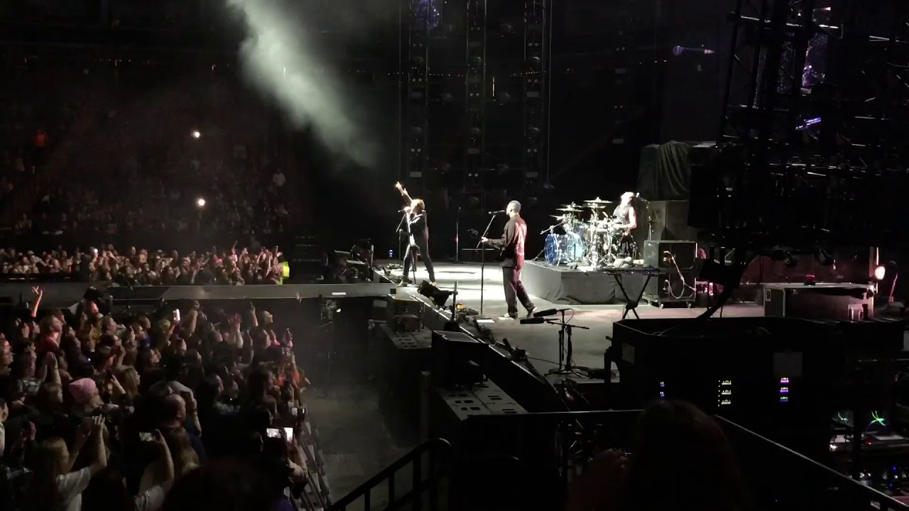 World War Joy Sacramento 5SOS (Waste The Night, Why Won’t You Love Me, What’s My Age Again)