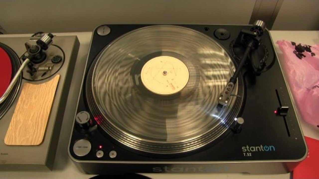 Il ritorno del disco: nella fabbrica che incide note ed emozioni