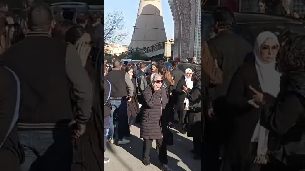 “حزن وبكاء مي عمر.. لحظة خروج جثمان والدها بعد صلاة الجنازة”