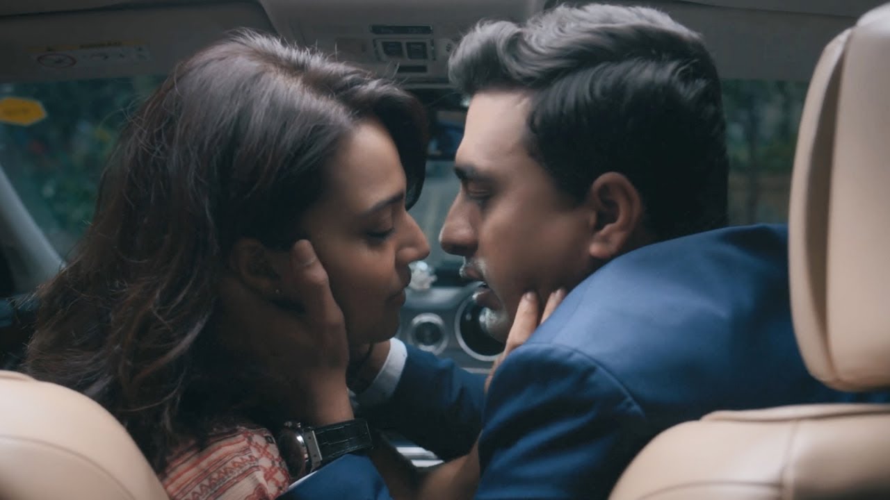 Bhaag Beanie Bhaag / Kiss Scene &mdash; Beanie and Arun (Swara Bhaskar and Varun Thakur)