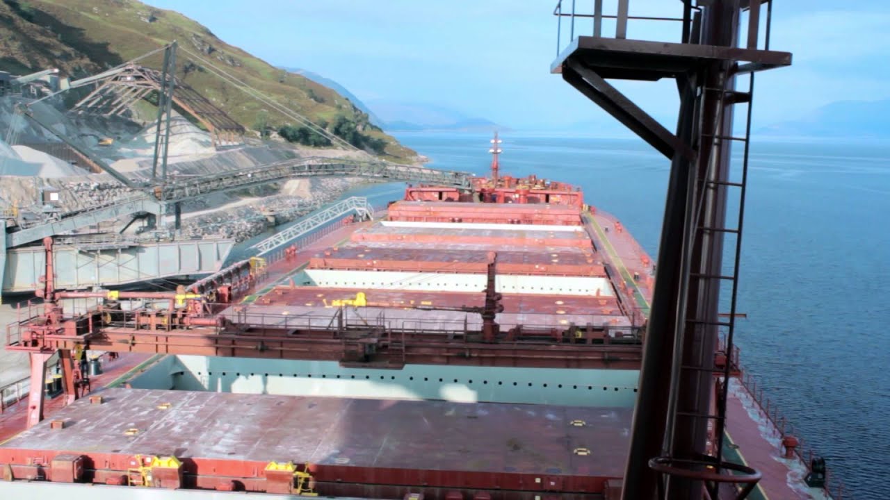 Bulk carrier cargo operations - loading