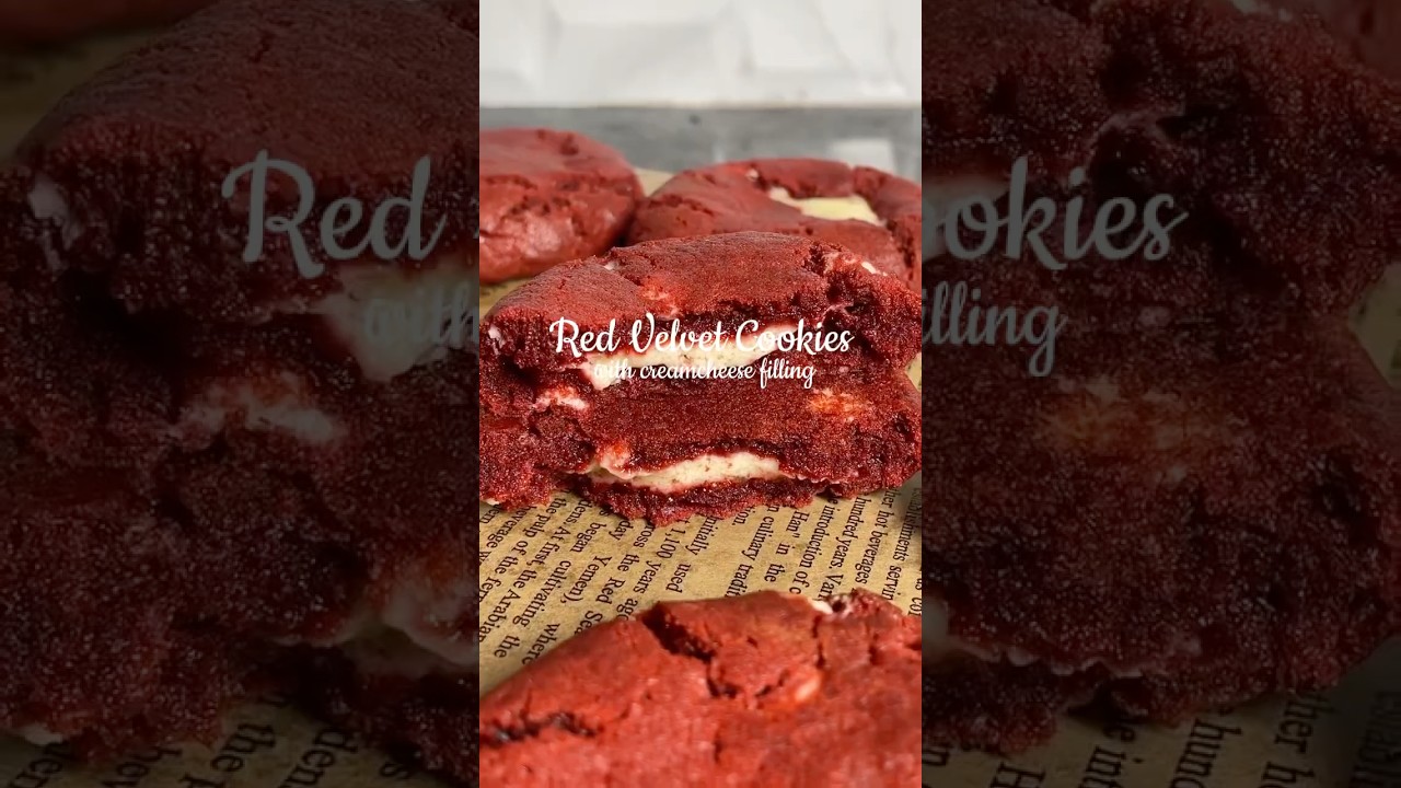 Red Velvet Cookies with Cream Cheese Filling. The best cookie to enjoy this fall 🍁 Recipe below