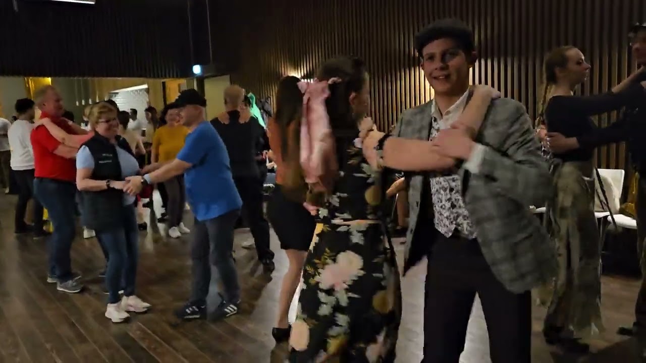 Feléled a táncház