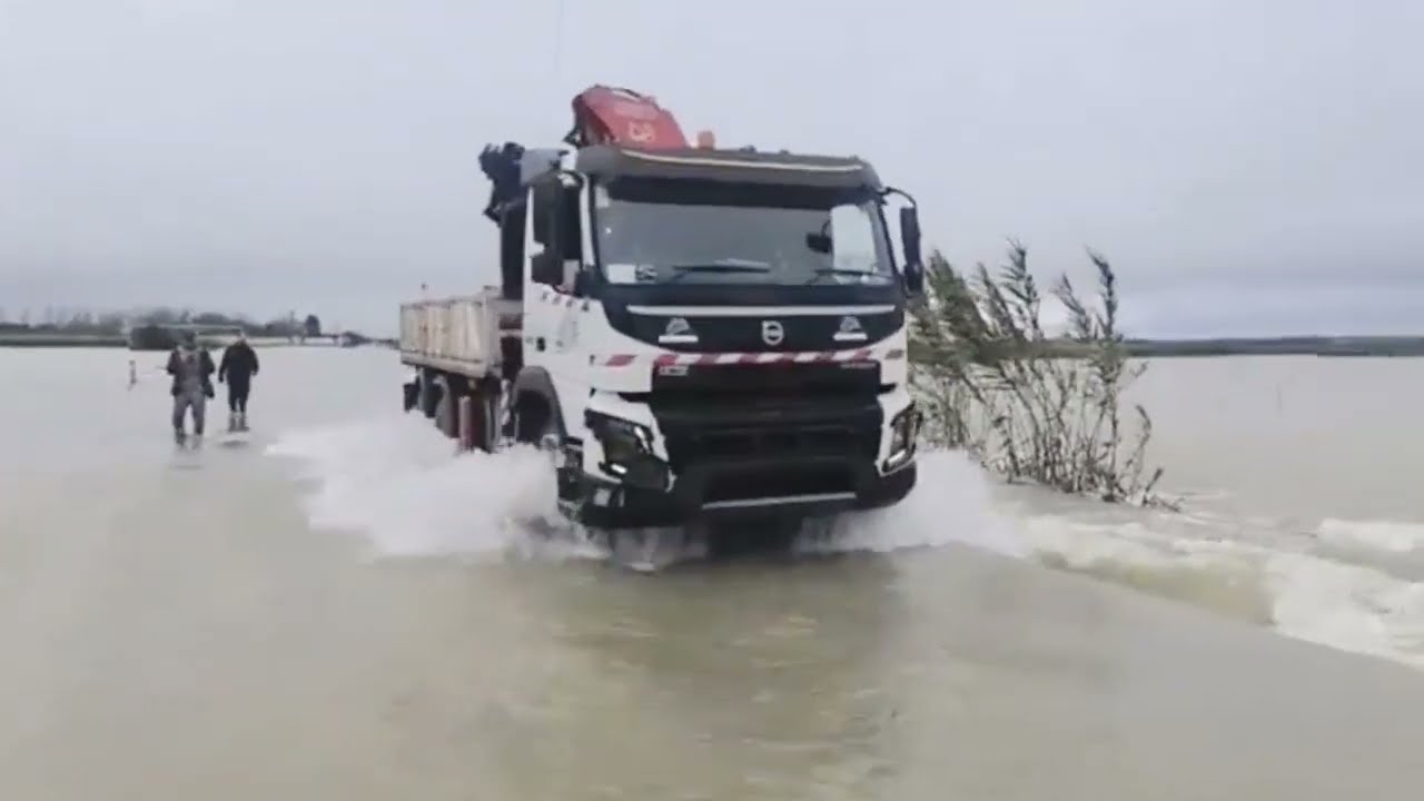 القصر الكبير في مشهد غير مألوف.. ارتفاع غير مسبوق لمنسوب المياه