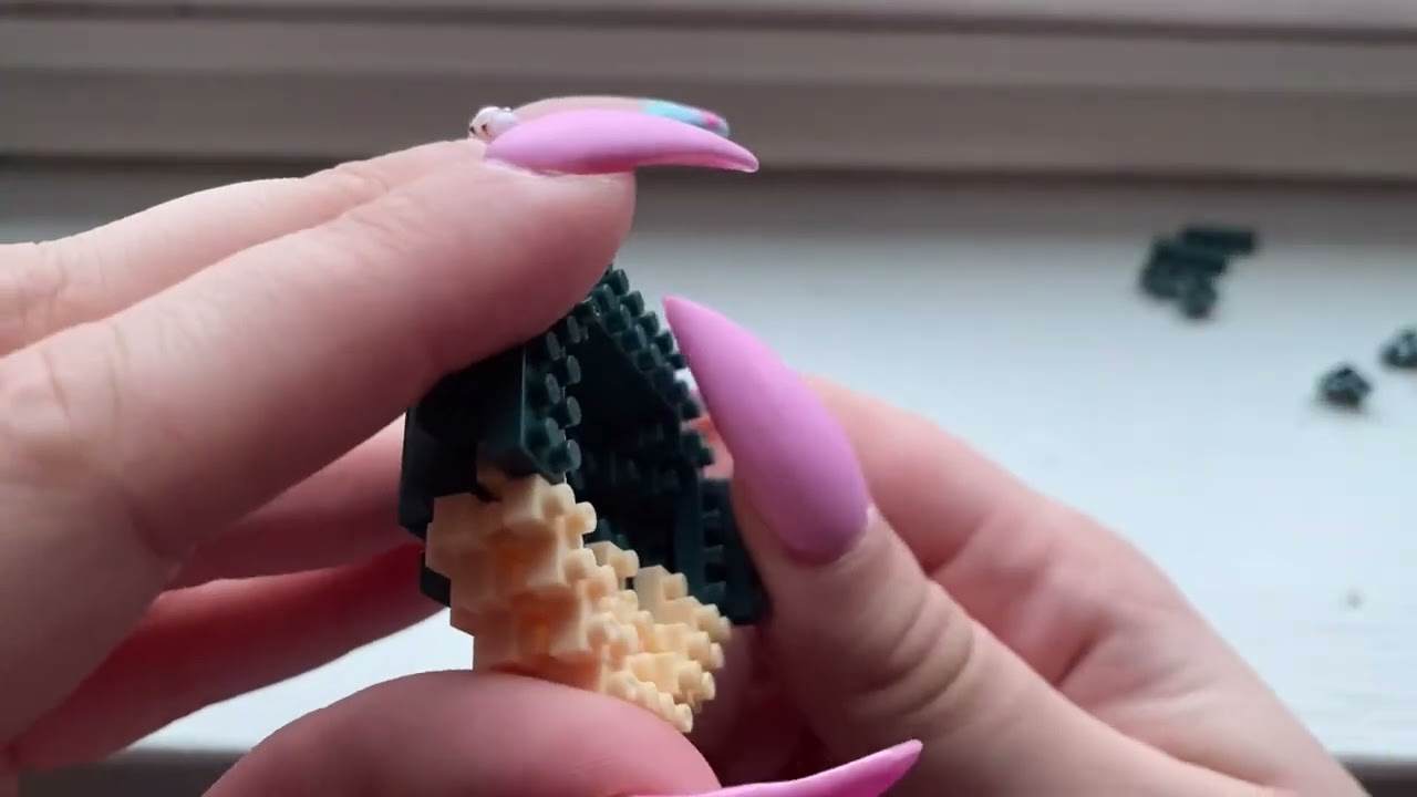 Nanoblock Pok&eacute;mon build a Snorlax