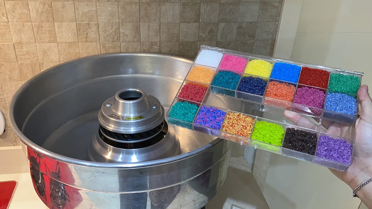 COLOQUEI TODAS AS CORES DE AÇÚCAR MISTURADAS NA MÁQUINA DE ALGODÃO DOCE E OLHA O RESULTADO!!