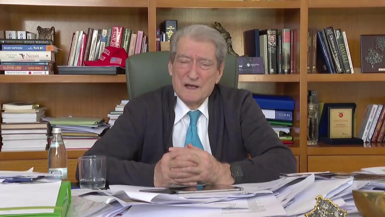 Kryetari i PD, Prof. Dr. Sali Berisha, bashkëbisedim me qytetarët në rrjetet sociale.