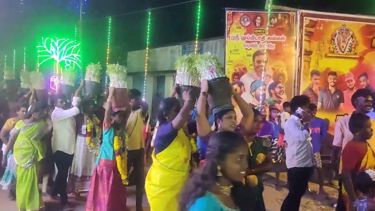 புதுப்பட்டி அம்பேத்கர் நகர் ஸ்ரீ.முப்பிடாதி அம்மன் கோவில் கொடைவிழா- பூப்பெட்டி- முளைப்பாரி ஊர்வலம்