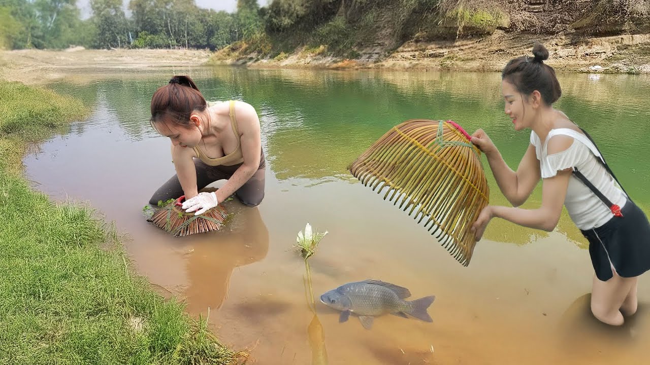 Satisfying Fishing Videos of All Time - Catching Big Fish with Primitive Tools in The Pond