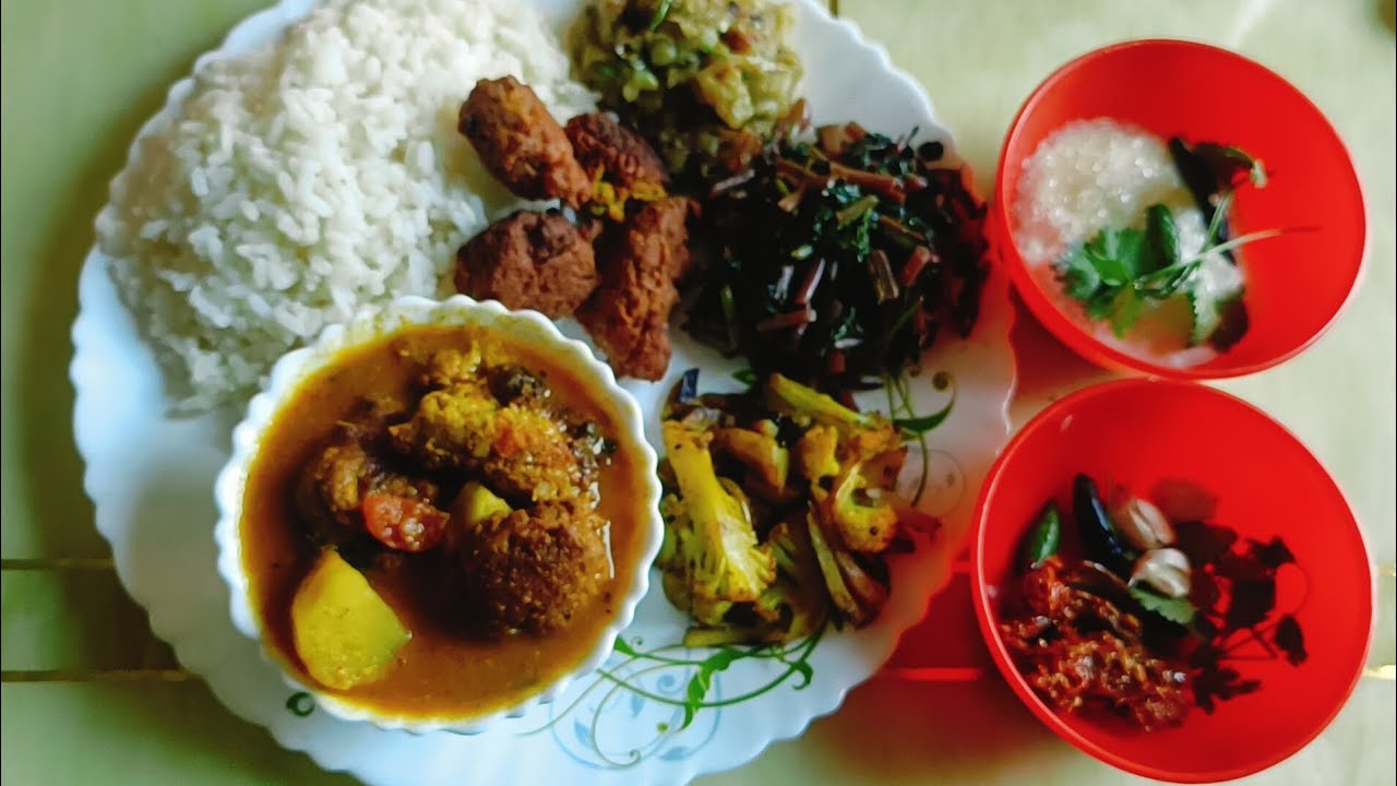 #food #cooking #recipe #ନିଡିଆ ପକୁଡ଼ି ତରକାରୀ ସହିତ launch ଥାଳି,,👌👌👌