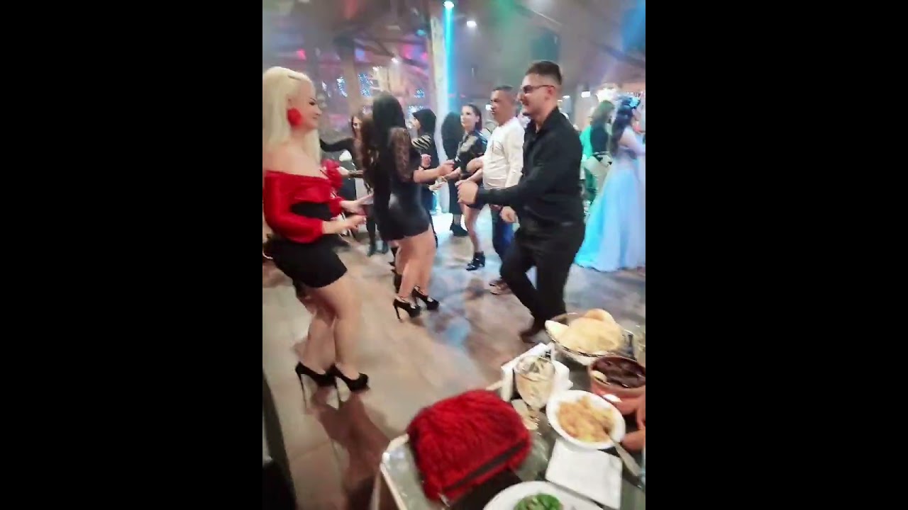 أعياد مجيدة فرح سعادة رقص وفرح